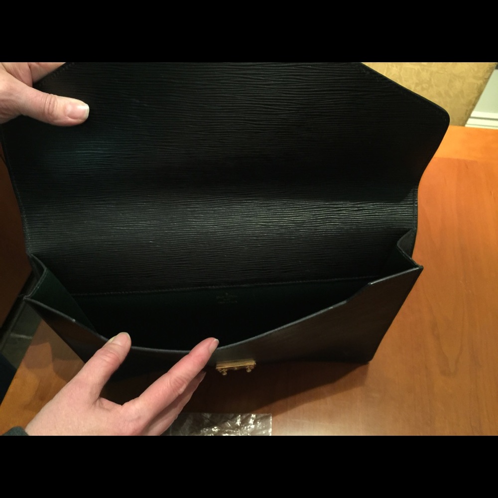 Luis Vuitton attaché